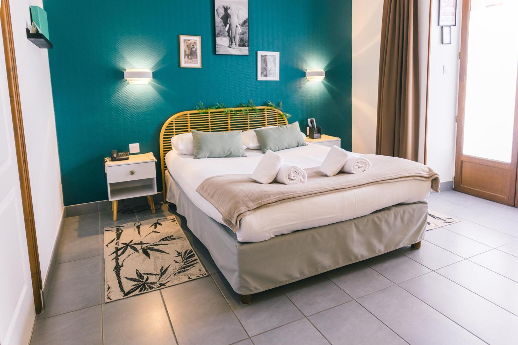 Logis Hotel & Restaurant Le Soleil D'Or Montigny-la-Resle Екстер'єр фото